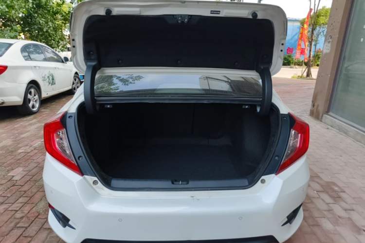 Used Honda Civic 2019 220TURBO CVT Dynamic Edition China VI Trunk