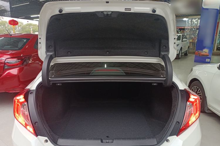 Used Honda Civic 2019 220TURBO CVT Dynamic Edition China VI Trunk