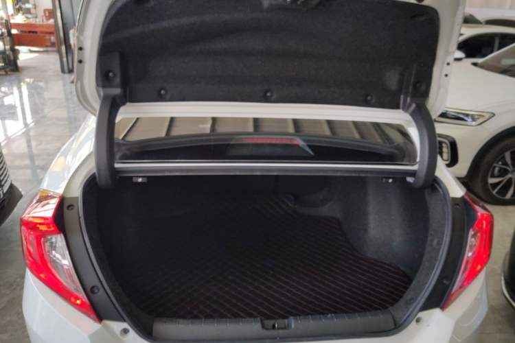 Used Honda Civic 2019 220TURBO CVT Dynamic Edition China VI Trunk