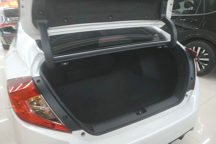 Used Honda Civic 2019 220TURBO CVT Dynamic Edition China VI Emission Standard Trunk
