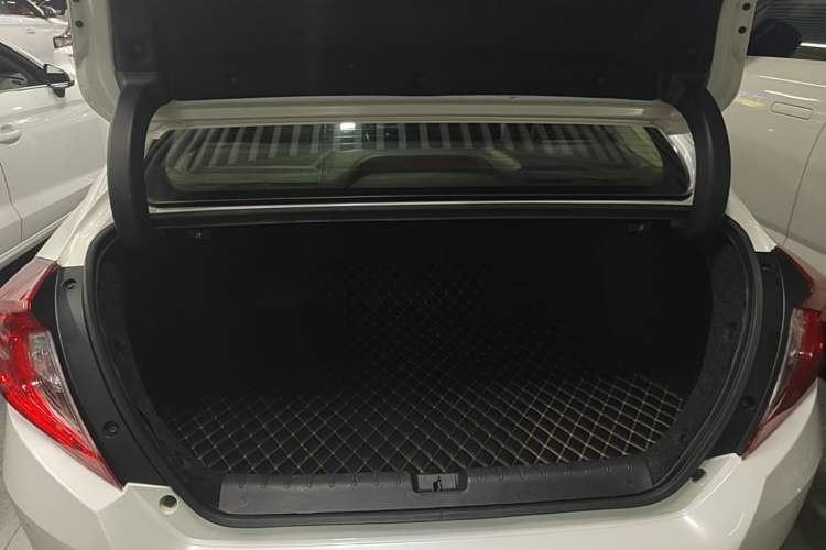 Used Honda Civic 2019 220TURBO CVT Dynamic Edition China VI Trunk