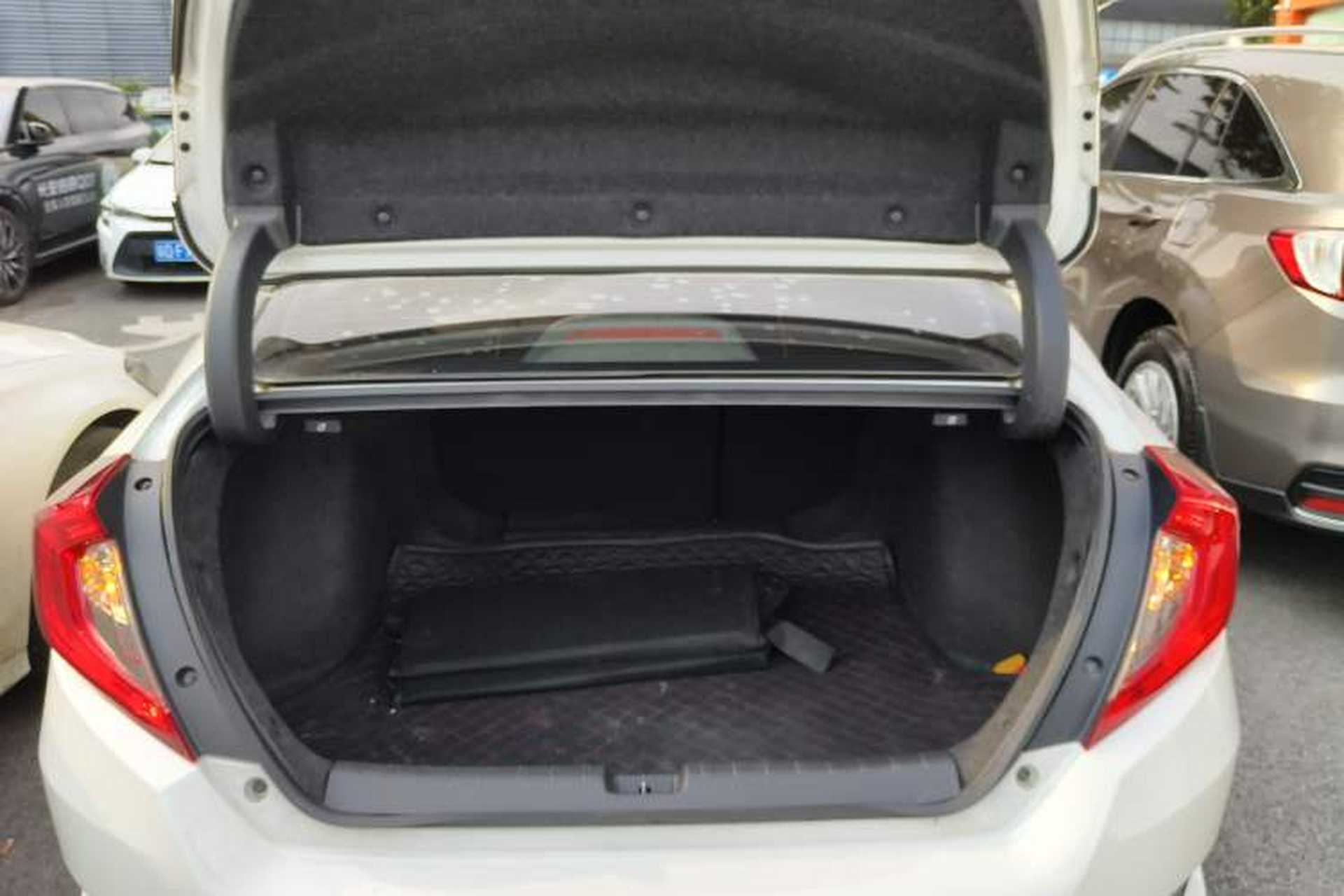 Used Honda Civic 2019 220TURBO CVT Dynamic Edition China VI Trunk
