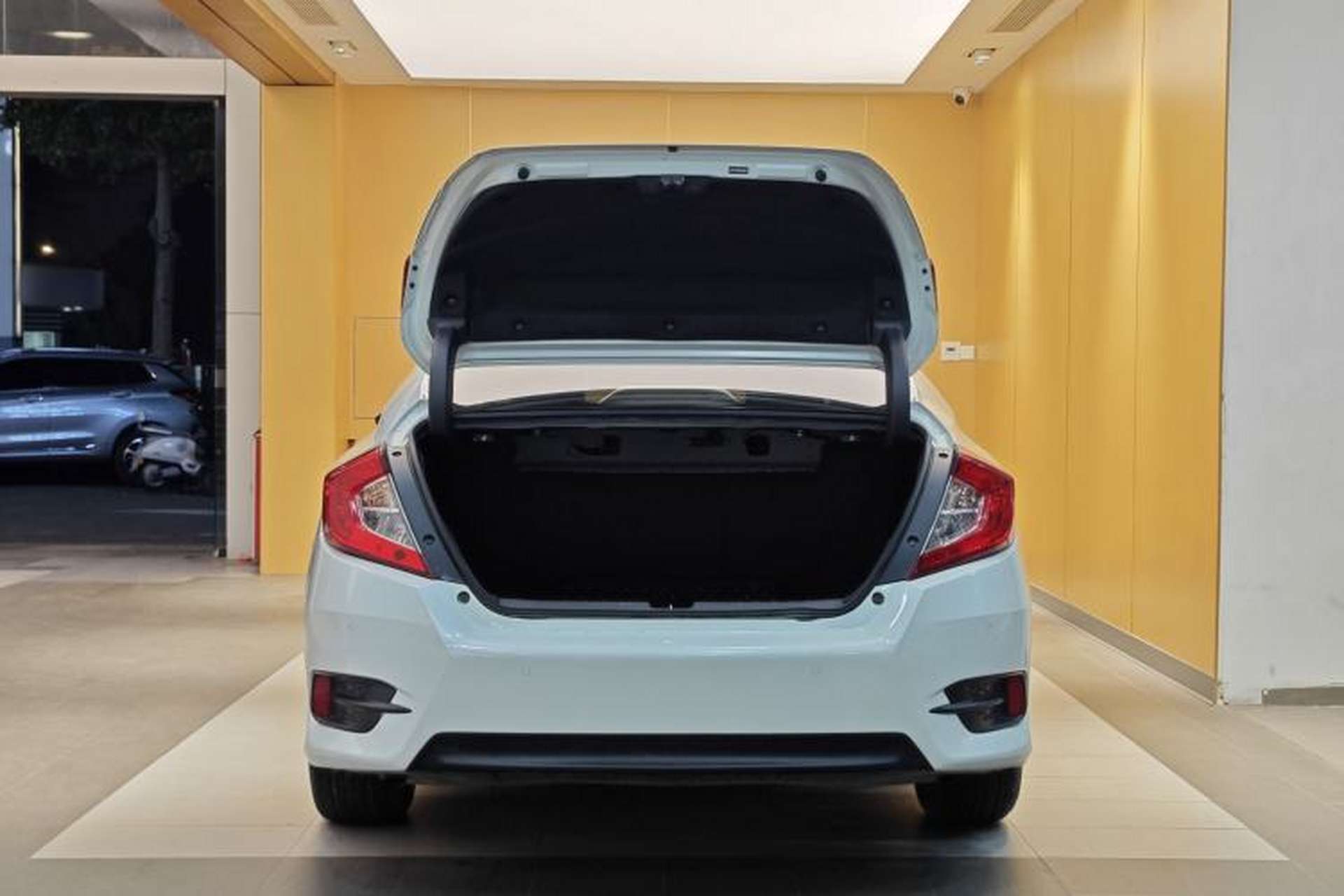 Used Honda Civic 2019 220TURBO CVT Dynamic Edition China VI Trunk