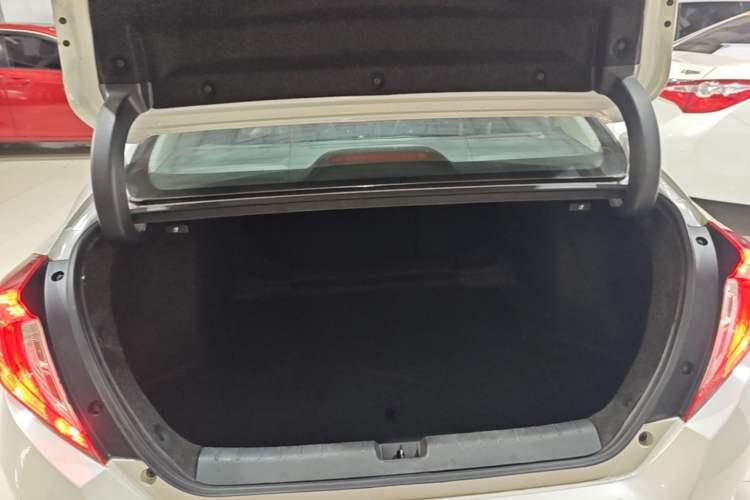 Used Honda Civic 2019 220TURBO CVT Dynamic Edition China VI Trunk