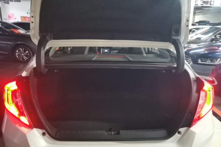 Used Honda Civic 2019 220TURBO CVT Dynamic Edition China VI Trunk