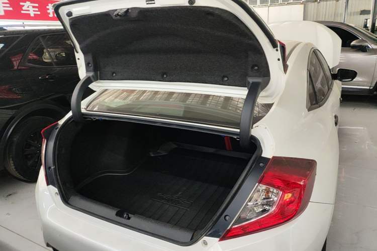 Used Honda Civic 2019 220TURBO CVT Dynamic Edition China VI Trunk
