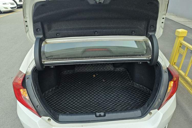 Used Honda Civic 2019 220TURBO CVT Dynamic Edition China VI Trunk