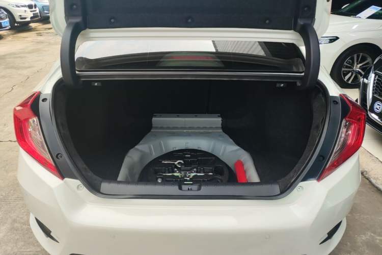 Used Honda Civic 2019 220TURBO CVT Dynamic Edition China VI Trunk