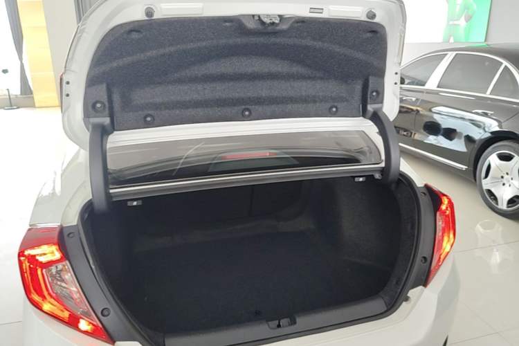 Used Honda Civic 2019 220TURBO CVT Dynamic Edition China VI Trunk