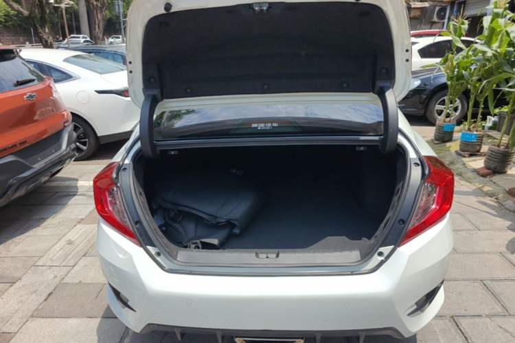 Used Honda Civic 2019 220TURBO CVT Dynamic Edition China VI Emission Standard Trunk