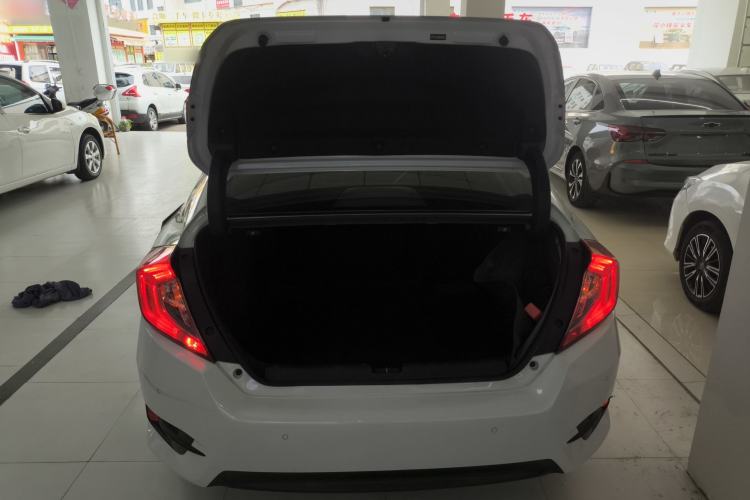 Used Honda Civic 2019 220TURBO CVT Dynamic Edition China VI Trunk