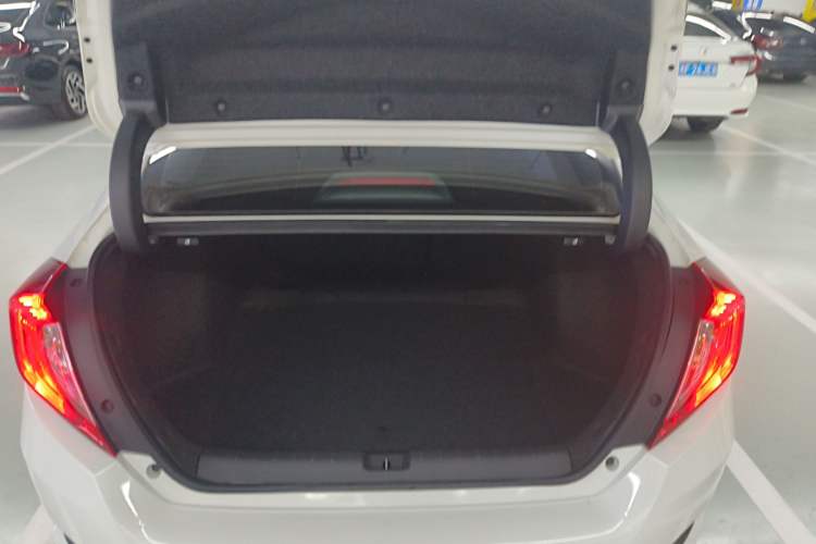 Used Honda Civic 2019 220TURBO CVT Dynamic Edition China VI Trunk