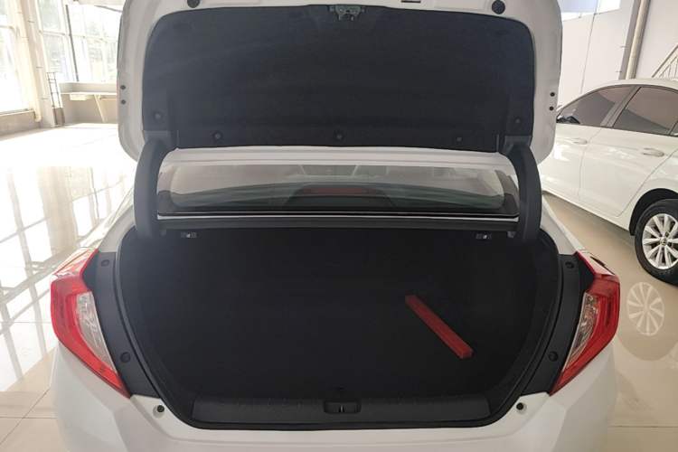 Used Honda Civic 2019 220TURBO CVT Dynamic Edition China VI Trunk