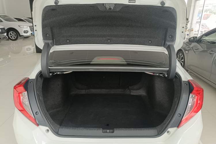 Used Honda Civic 2019 220TURBO CVT Dynamic Edition China VI Trunk