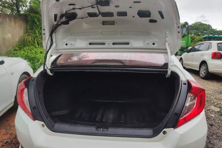 Used Honda Civic 2019 180TURBO CVT Shangyue Edition China V Emission Standard Trunk