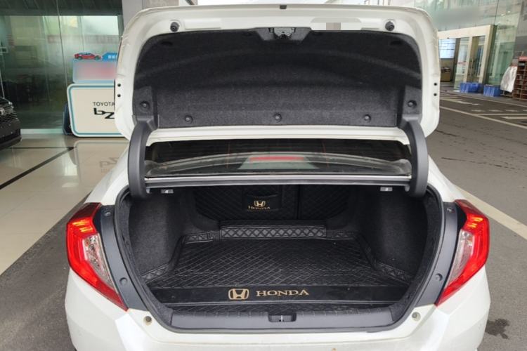 Used Honda Civic 2019 220TURBO CVT Dynamic Edition China VI Trunk