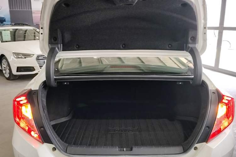 Used Honda Civic 2019 220TURBO CVT Dynamic Edition China VI Emission Standard Trunk