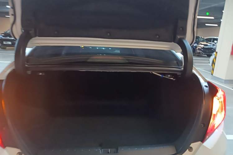 Used Honda Civic 2019 220TURBO CVT Dynamic Edition China VI Trunk
