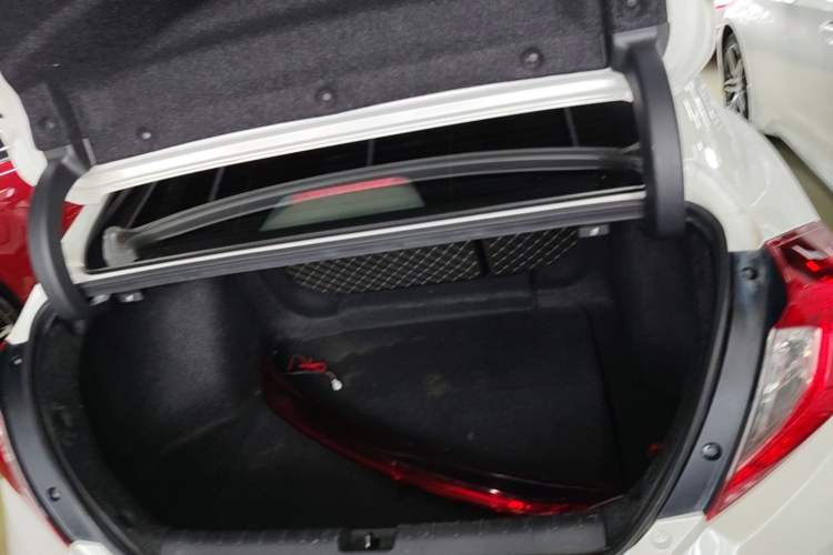 Used Honda Civic 2019 220TURBO CVT Dynamic Edition China VI Trunk
