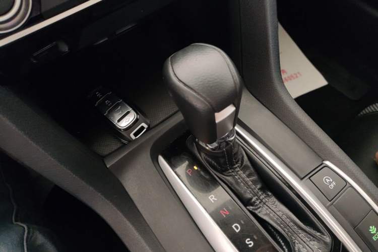 Used Honda Civic 2019 220TURBO CVT Dynamic Edition China VI Emission Standard Gear Lever