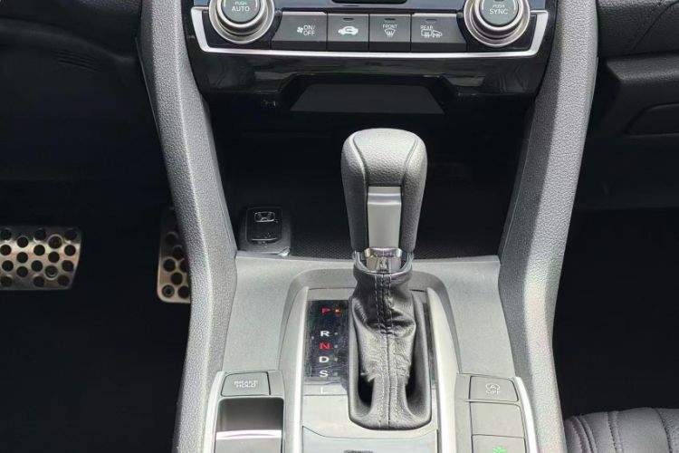 Used Honda Civic 2019 220TURBO CVT Dynamic Edition China VI Emission Standard Interior 5