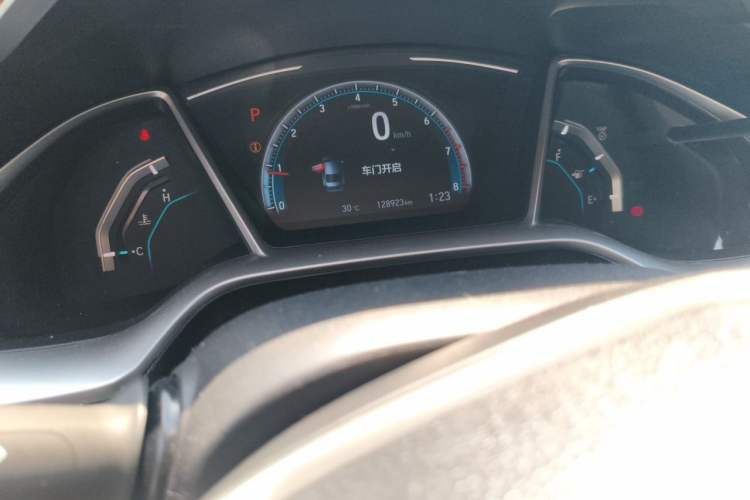 Used Honda Civic 2019 220TURBO CVT Dynamic Edition China V Odometer Close Up