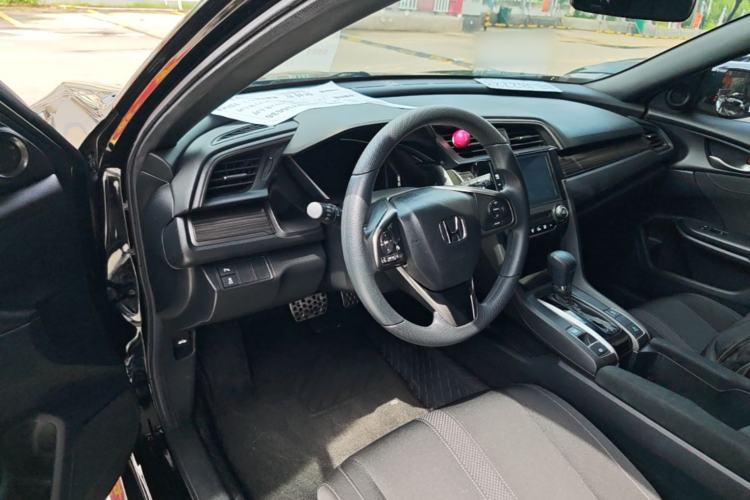 Used Honda Civic 2021 HATCHBACK 220TURBO CVT Trendy Cool Edition Center Console