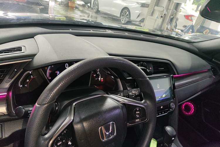 Used Honda Civic 2021 HATCHBACK 220TURBO CVT Trendy Cool Edition Center Console