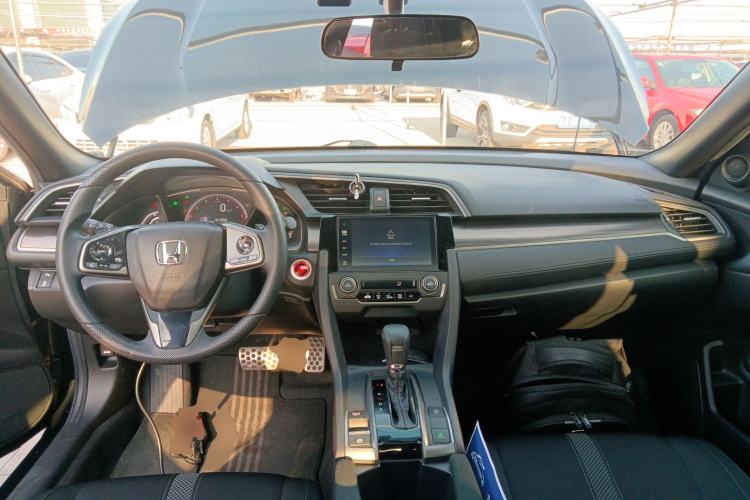 Used Honda Civic 2021 HATCHBACK 220TURBO CVT Trendy Cool Edition Center Console