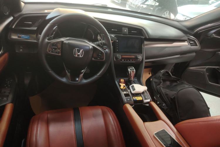 Used Honda Civic 2021 HATCHBACK 220TURBO CVT Trendy Cool Edition Center Console