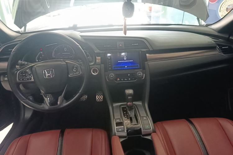 Used Honda Civic 2021 HATCHBACK 220TURBO CVT New Trendsetter Center Console