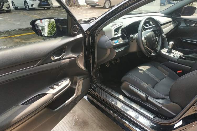 Used Honda Civic 2021 HATCHBACK 220TURBO Manual Driving Pleasure Control Driver Seat