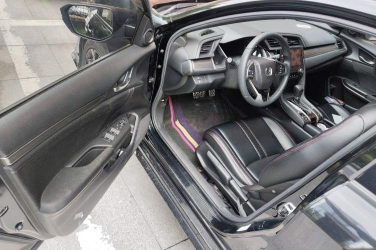 Used Honda Civic 2021 HATCHBACK 220TURBO CVT Trendy Cool Edition Driver Seat