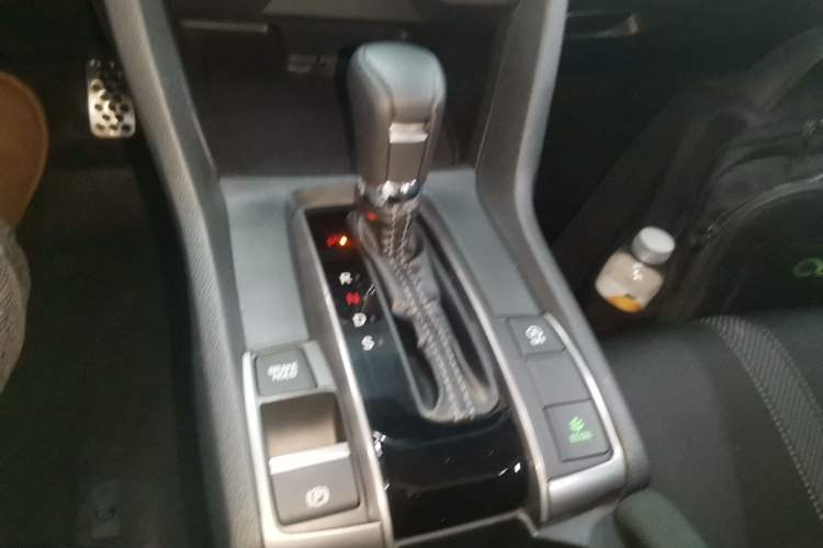 Used Honda Civic 2021 HATCHBACK 220TURBO CVT Trendy Cool Edition Gear Lever