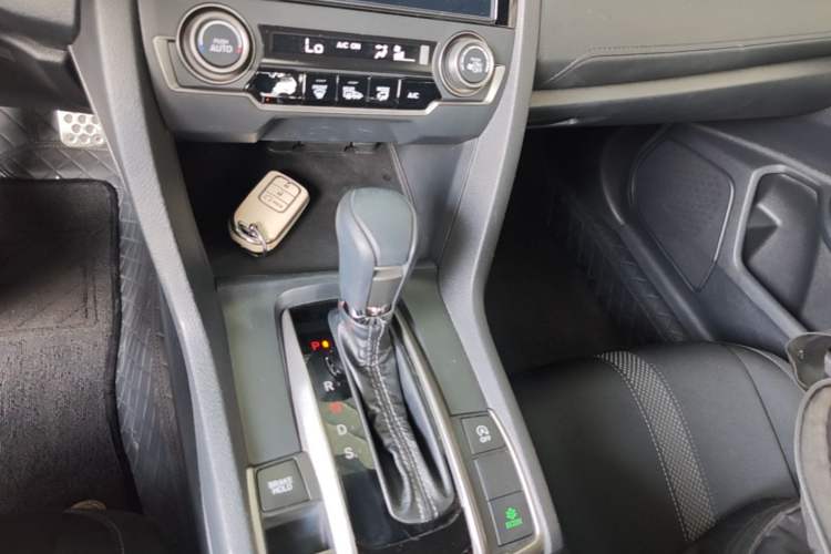 Used Honda Civic 2021 HATCHBACK 220TURBO CVT Trendy Cool Edition Gear Lever