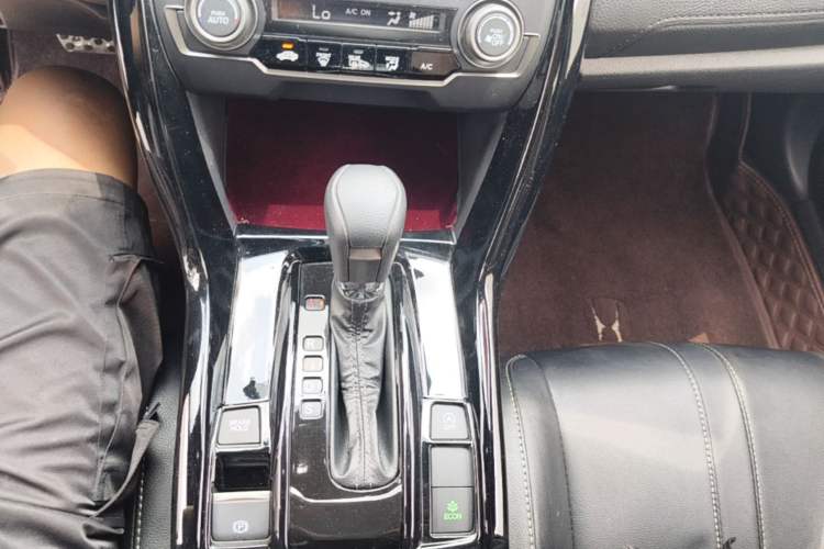 Used Honda Civic 2021 HATCHBACK 220TURBO CVT Trendy Cool Edition Gear Lever
