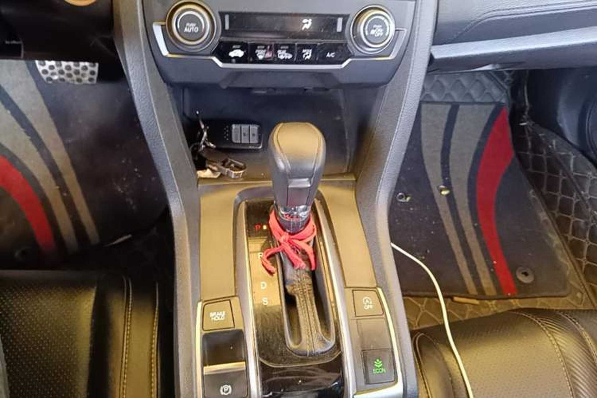 Used Honda Civic 2021 HATCHBACK 220TURBO CVT Trendy Cool Edition Gear Lever