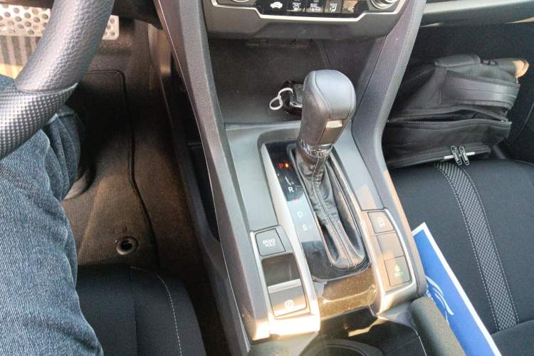 Used Honda Civic 2021 HATCHBACK 220TURBO CVT Trendy Cool Edition Gear Lever
