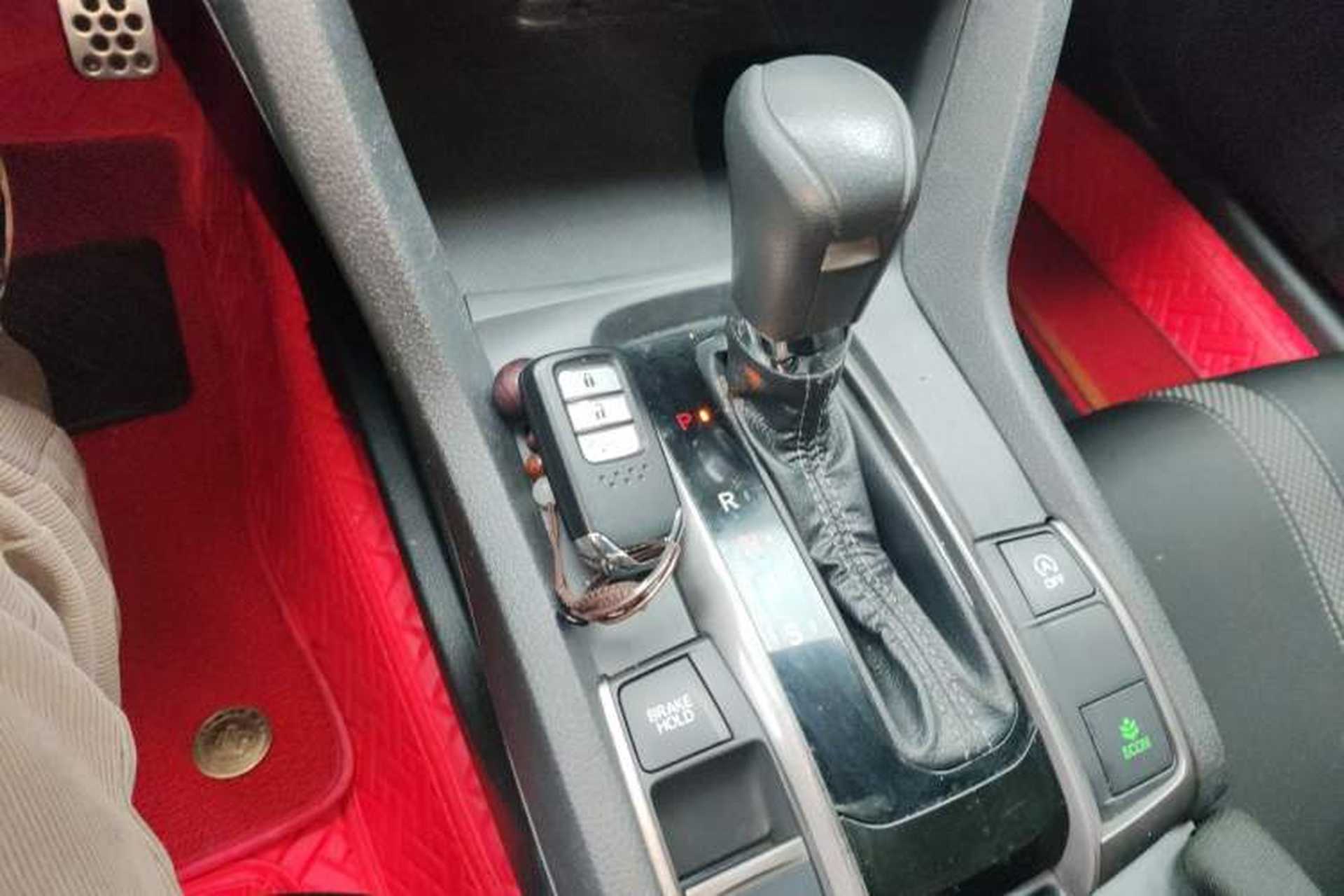 Used Honda Civic 2021 HATCHBACK 220TURBO CVT Trendy Cool Edition Gear Lever