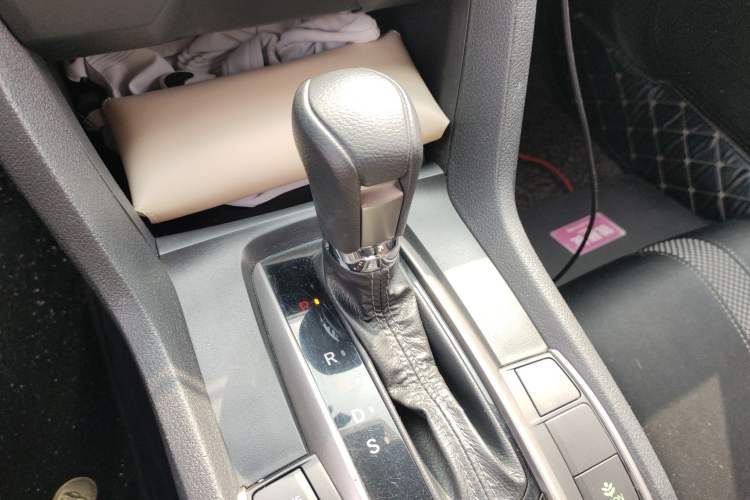 Used Honda Civic 2021 HATCHBACK 220TURBO CVT Trendy Cool Edition Gear Lever