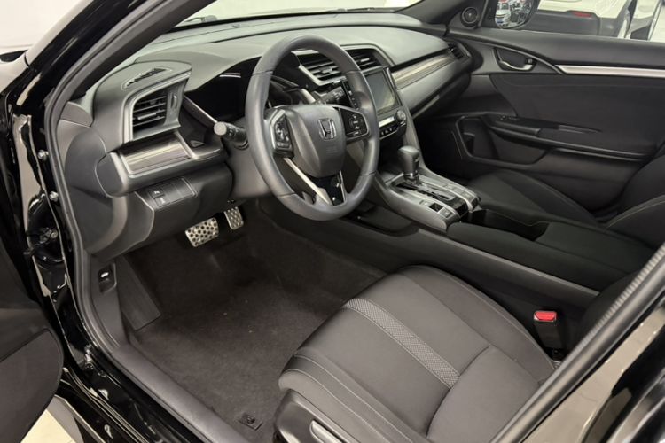 Used Honda Civic 2021 HATCHBACK 220TURBO CVT Trendy Cool Edition Interior 1