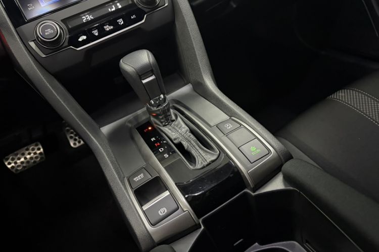 Used Honda Civic 2021 HATCHBACK 220TURBO CVT Trendy Cool Edition Interior 11