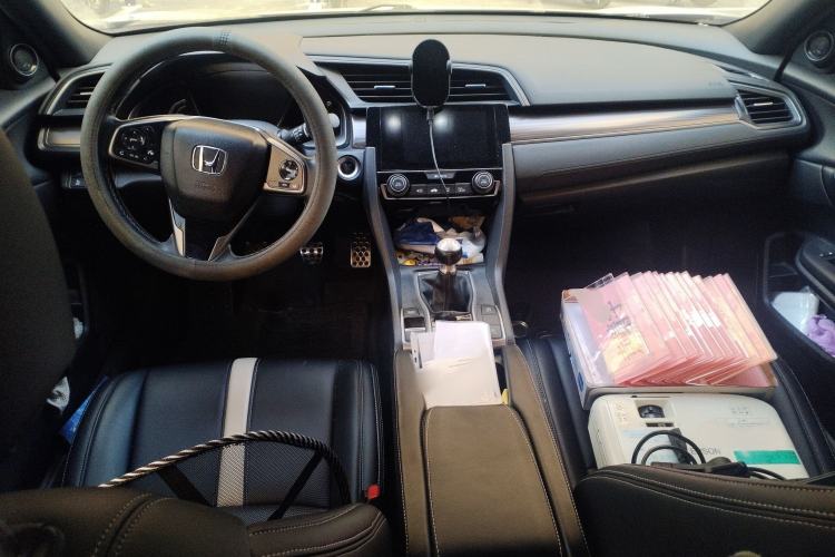 Used Honda Civic 2021 HATCHBACK 220TURBO Manual Driving Pleasure Control Interior 2