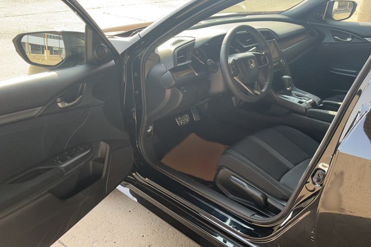 Used Honda Civic 2021 HATCHBACK 220TURBO CVT Trendy Cool Edition Interior 2