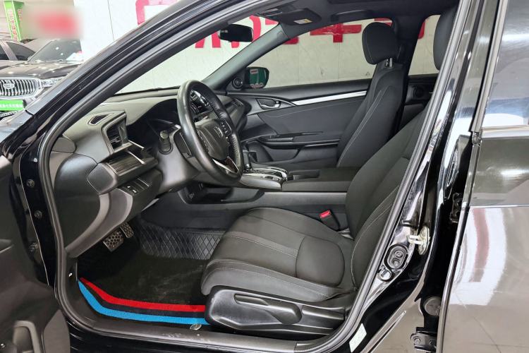 Used Honda Civic 2021 HATCHBACK 220TURBO CVT Trendy Cool Edition Interior 3