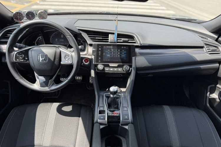 Used Honda Civic 2021 HATCHBACK 220TURBO Manual Driving Pleasure Control Interior 3