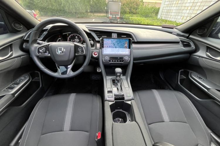 Used Honda Civic 2021 HATCHBACK 220TURBO CVT Trendy Cool Edition Interior 4