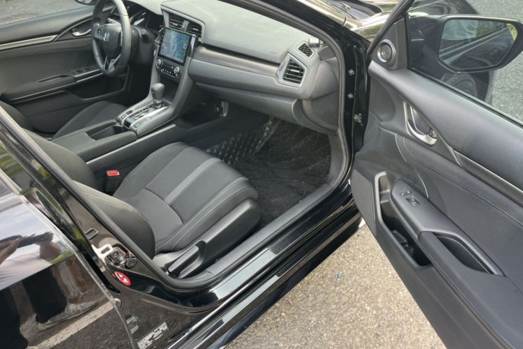 Used Honda Civic 2021 HATCHBACK 220TURBO CVT Trendy Cool Edition Interior 5