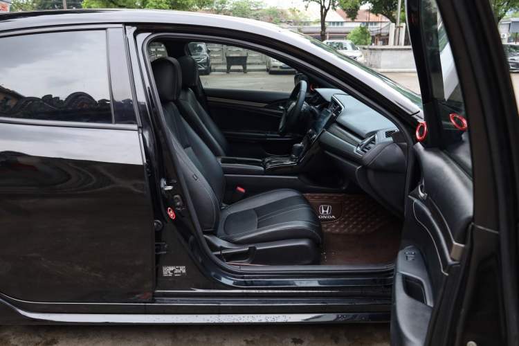 Used Honda Civic 2021 HATCHBACK 220TURBO CVT Trendy Cool Edition Interior 8