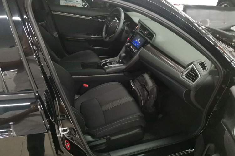 Used Honda Civic 2021 HATCHBACK 220TURBO CVT Trendy Cool Edition Right Front Seat